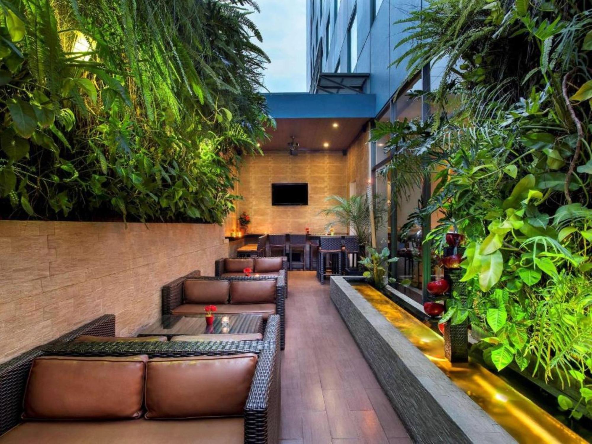 Horison Arcadia Wahid Hasyim Hotel Jakarta Exterior photo