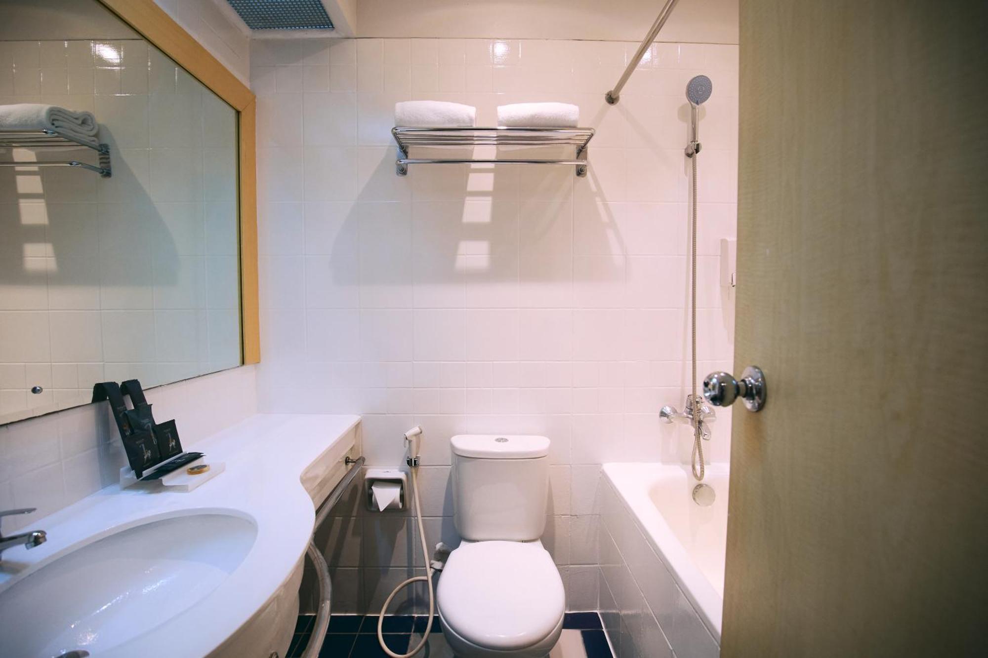 Horison Arcadia Wahid Hasyim Hotel Jakarta Exterior photo