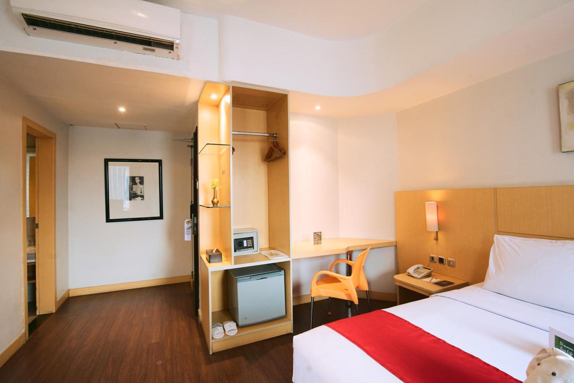 Horison Arcadia Wahid Hasyim Hotel Jakarta Exterior photo